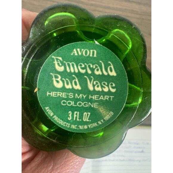 Vintage Avon Emerald Bud Vase Cologne Bottle Here’s My Heart Green Glass 1970s - Picture 3 of 3